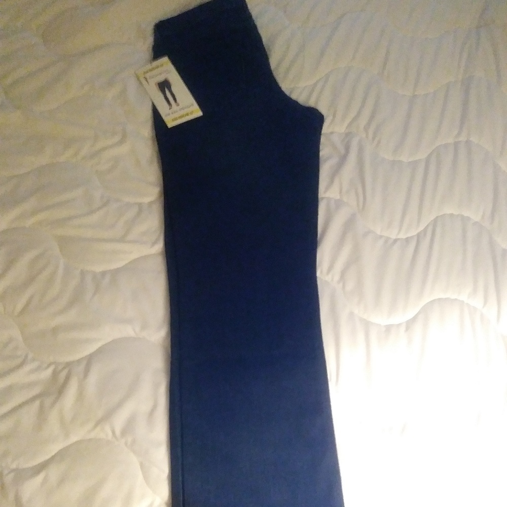 Super comfortable Skinny Girl Jeans!!! SIZE 4 ONLY